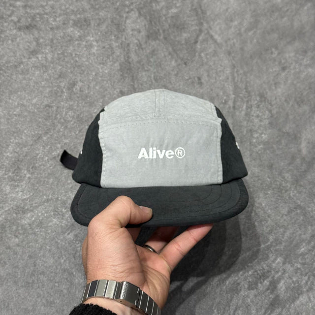 BONÉ FIVE PANEL ALIVE BLACK GREY
