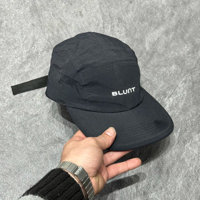 BONÉ FIVE PANEL CUTOUT