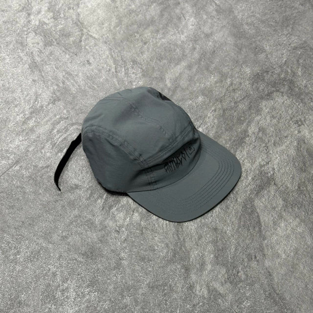 BONÉ FIVE PANEL ANTH CO TAG - CINZA