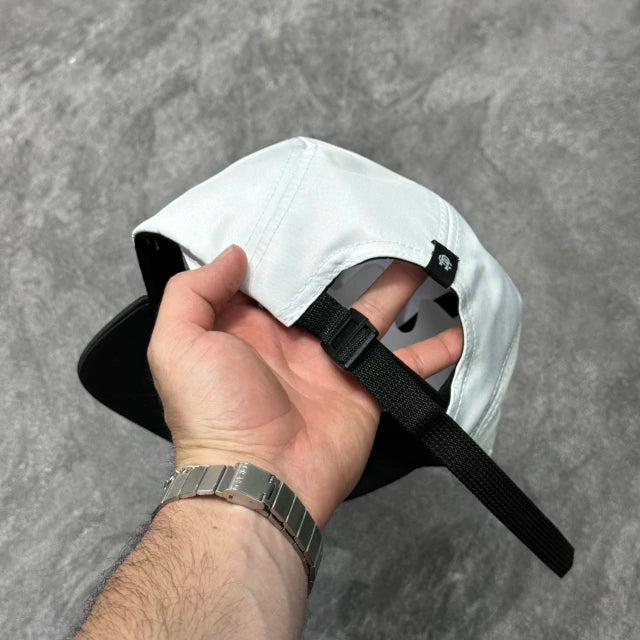 BONÉ FIVE PANEL ANTH CO FORTUNE - BRANCO/PRETO