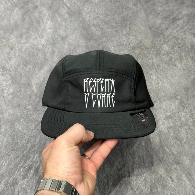 BONÉ FIVE PANEL ANTH CO “É O CORRE” - PRETO