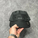 BONÉ FIVE PANEL ANTH CO TAG
