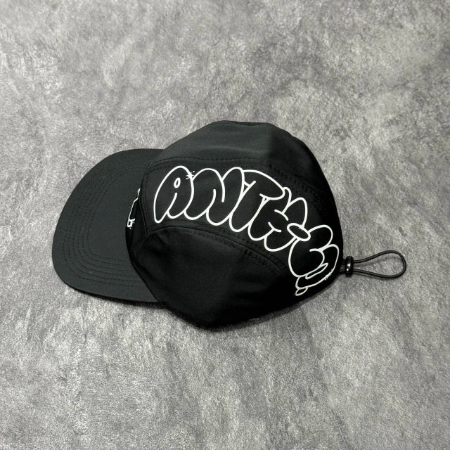 BONÉ FIVE PANEL ANTH CO BOMB - PRETO