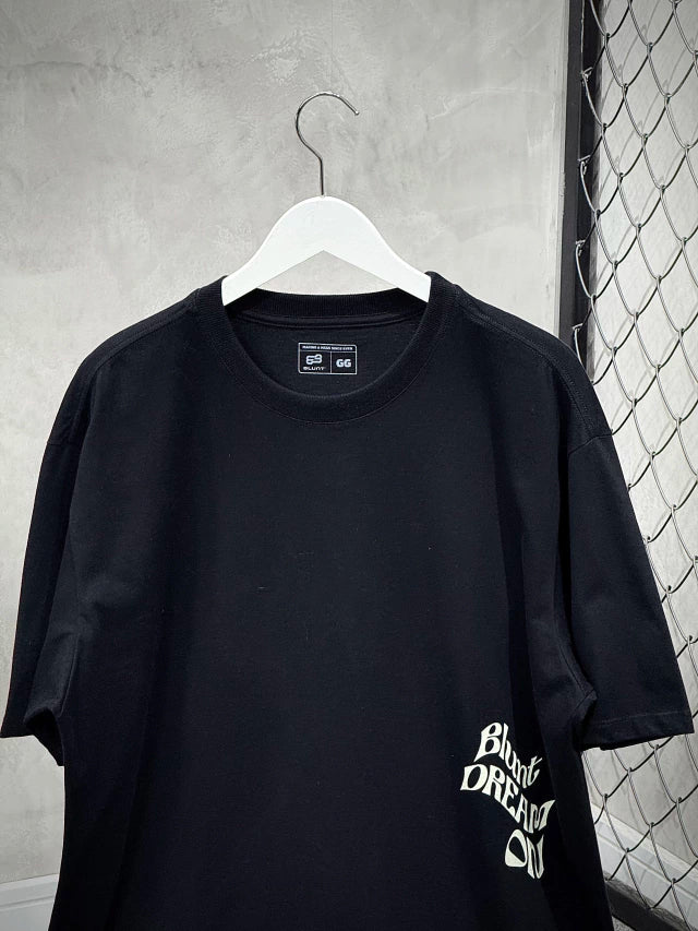 CAMISETA BLUNT REGULAR “DREAMS” - PRETA