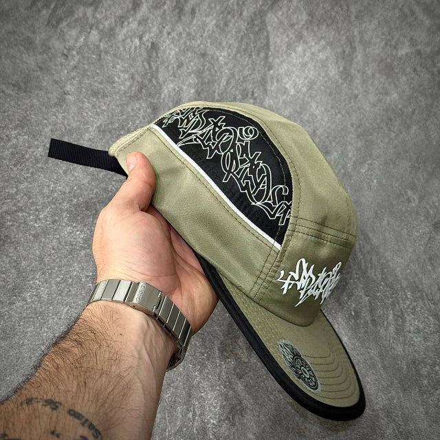 BONÉ FIVE PANEL TPSD “STREETAG” - BEGE/PRETO