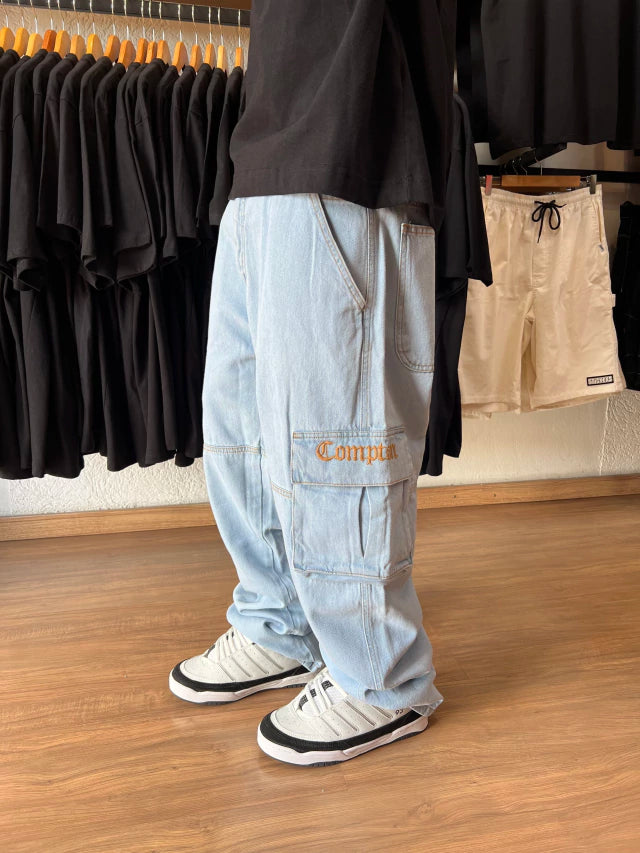 CALÇA CARGO JEANS BORDADO COMPTOM