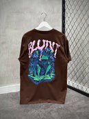 CAMISETA BLUNT REGULAR “OOGAWAY” - MARROM