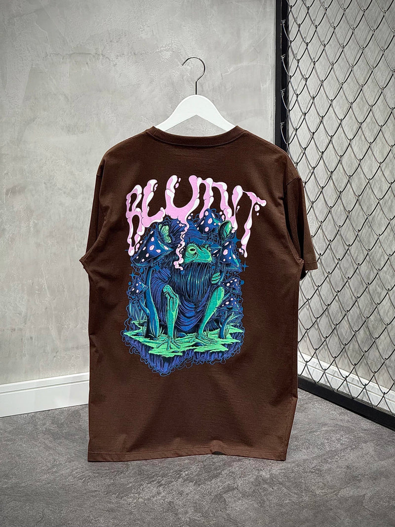 CAMISETA BLUNT REGULAR “OOGAWAY” - MARROM