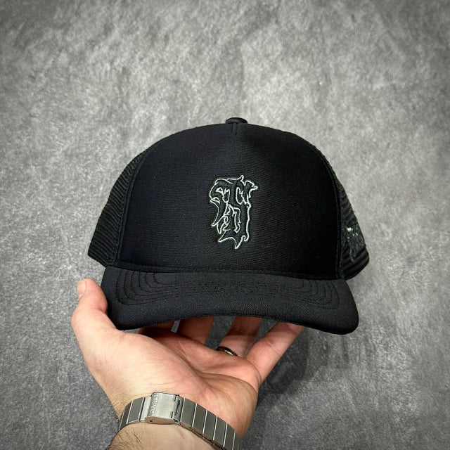 BONÉ STRANGER TRUCKER DISTORTED GOTHIC LETTERING