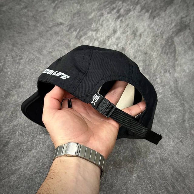 BONÉ FIVE PANEL NEW LIFE TAG BLACK